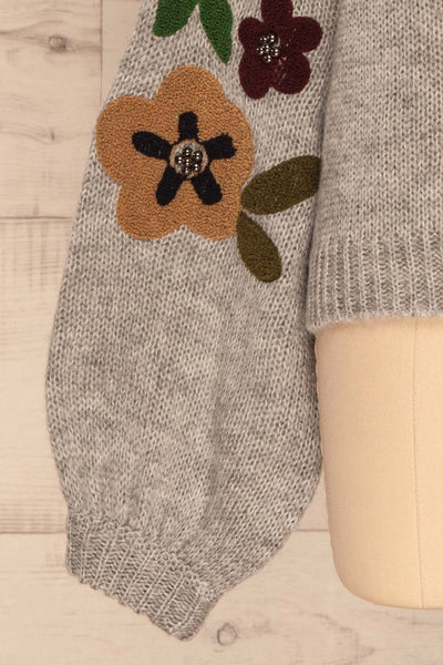 Jankowo Grey Knit Sweater | Tricot Fleuri | La Petite Garçonne bottom close-up
