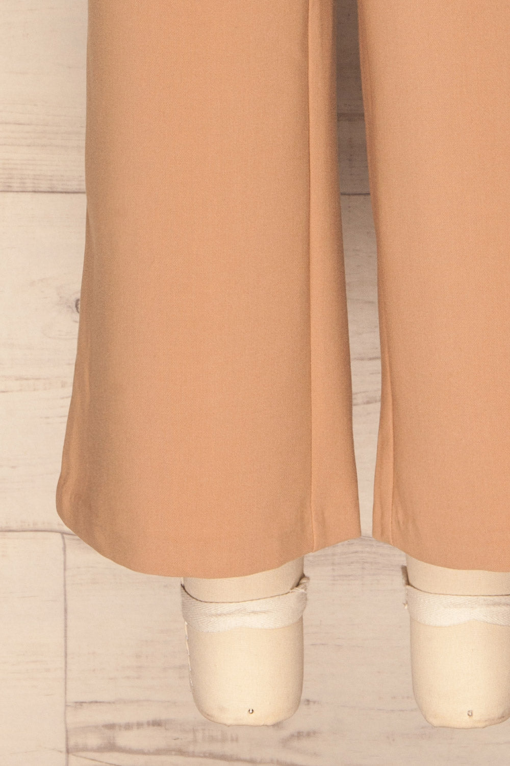 Kalisz Sand Taupe High-Waisted Pants leg details | La Petite Garçonne