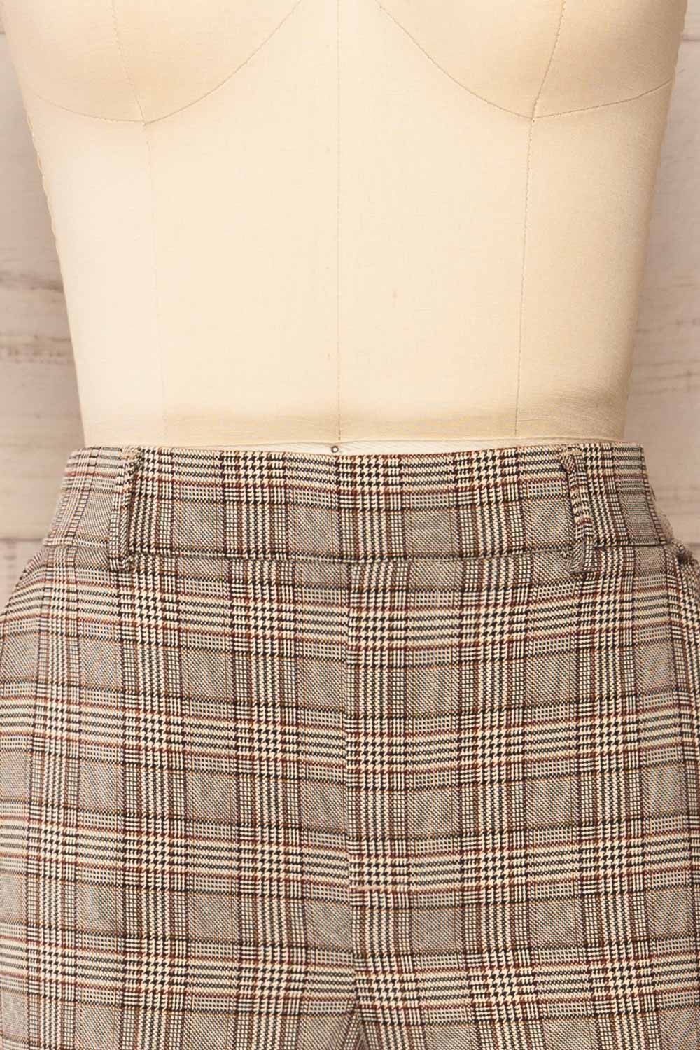 Kaluszyn Grey Straight Leg Plaid Pants | La petite garçonne front close-up