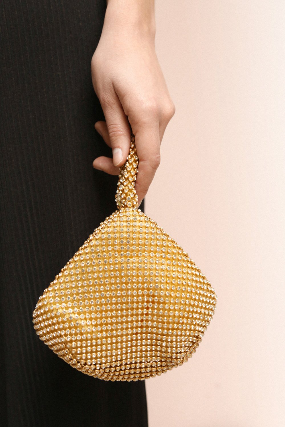 Kapolei Gold Crystal Wristlet | Sac à Main | Boutique 1861 on model