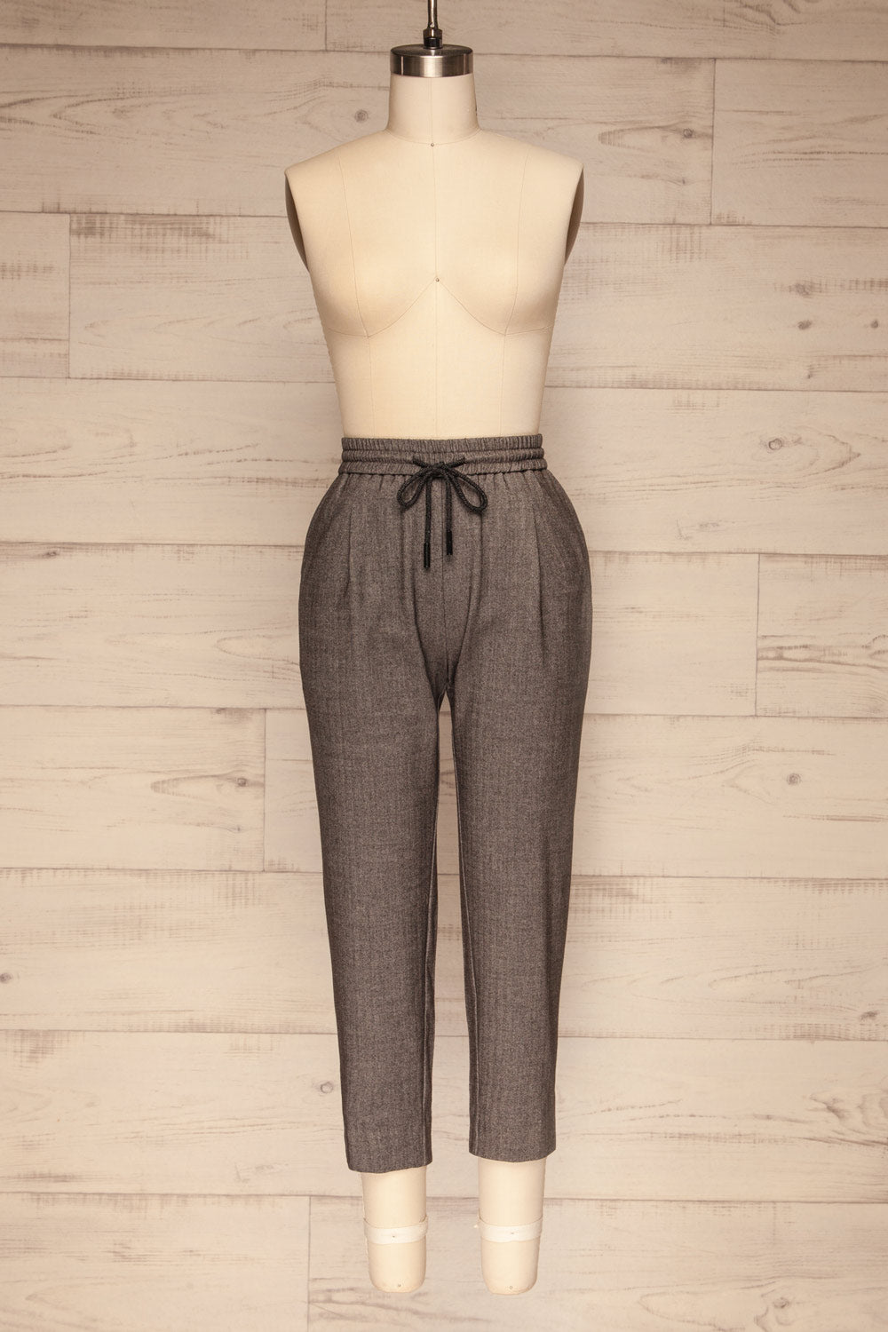 Kerames Cropped Grey Drawstring Pants | La petite garçonne front view