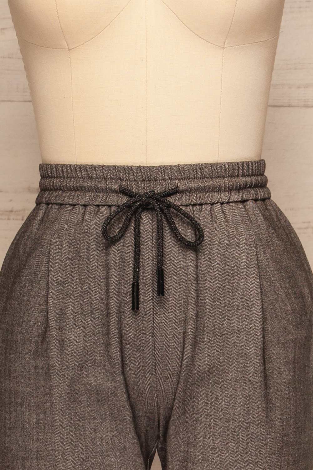 Kerames Cropped Grey Drawstring Pants | La petite garçonne front close u^
