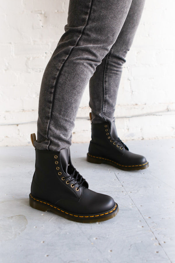 Dr martens garrick on sale boots