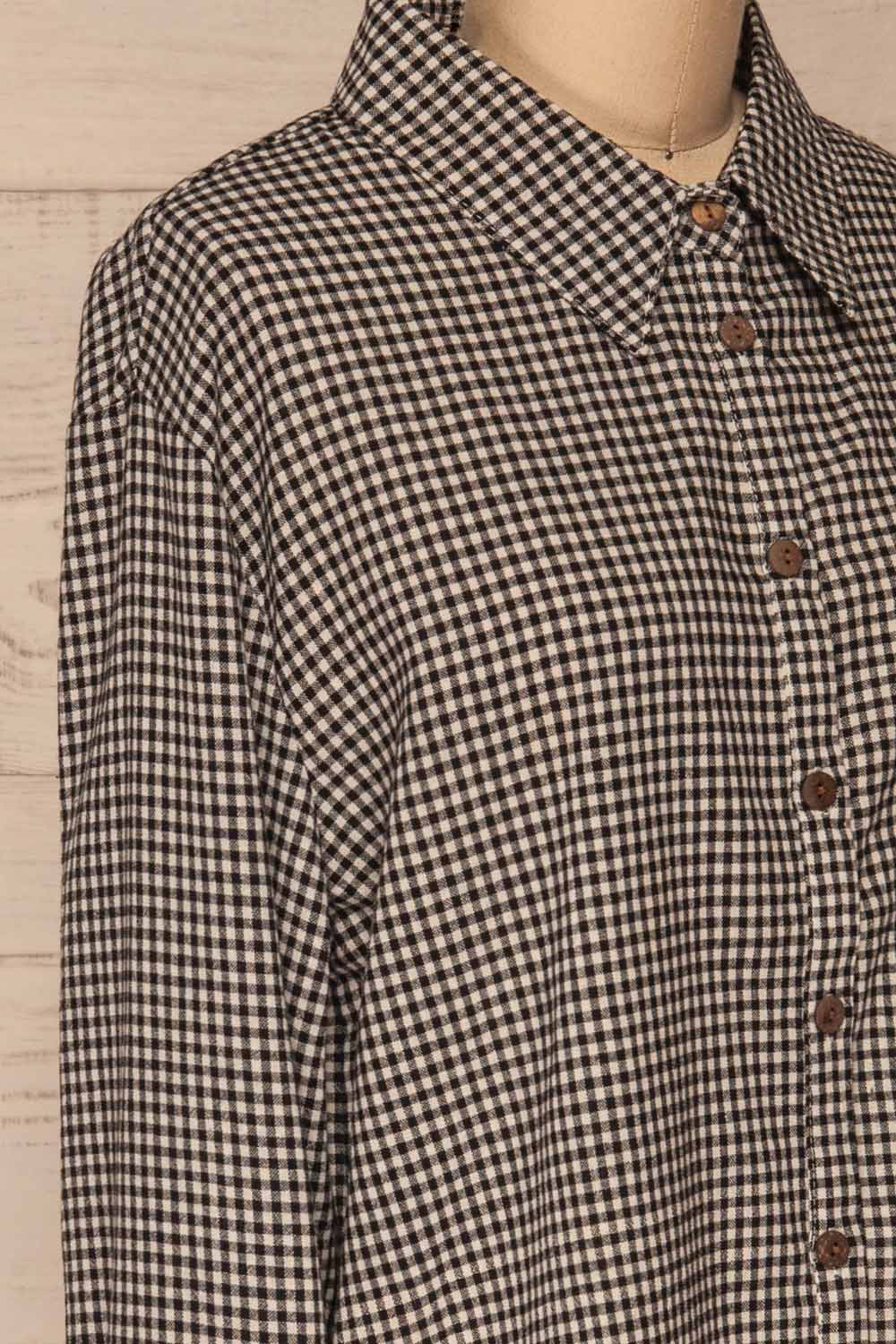 Knurow Black & White Shirt | Chemise side close up | La Petite Garçonne