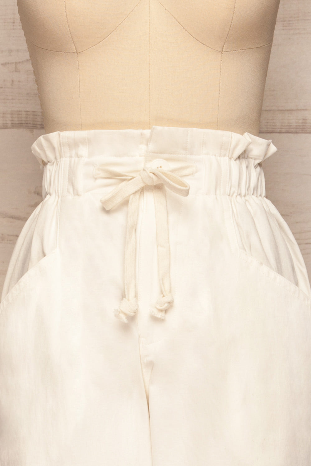 Knyszyn Blanc White High Waist 3/4 Pants front close up | La petite garçonne