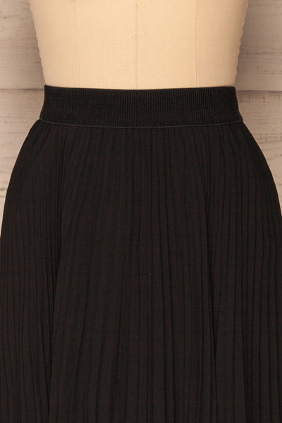Kornik Coal Black Pleated Midi Skirt | FRONT CLOSE UP | La Petite Garçonne