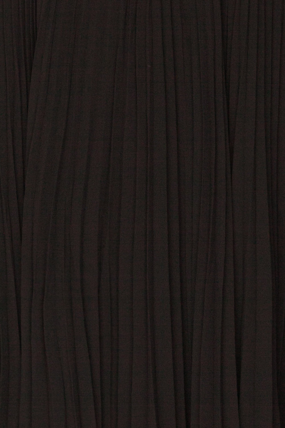 Kornik Coal Black Pleated Midi Skirt | TEXTURE DETAIL | La Petite Garçonne