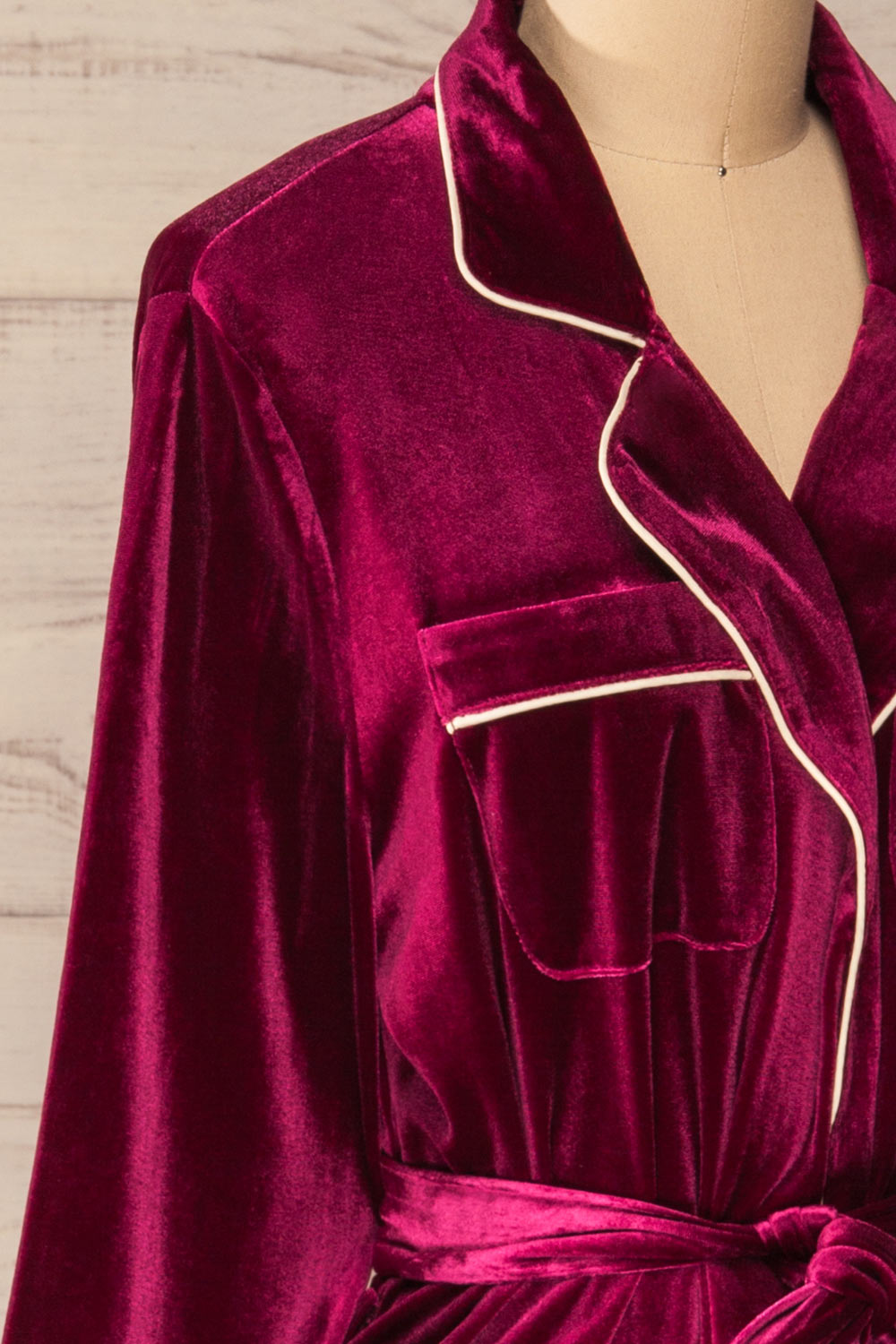 Krosno Red Velvet Bathrobe | La petite garçonne side close-up