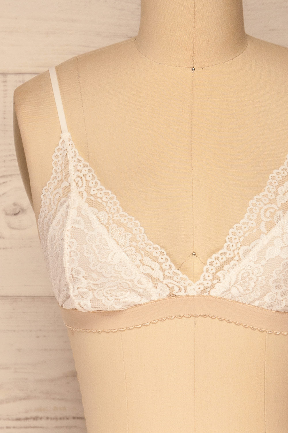 Kunow Ivory Lace Bralette | La petite garçonne front close-up