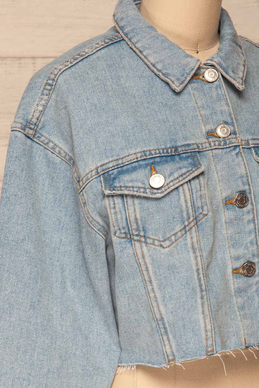 Lariano Crop Jean Jacket | Veston Denim | La Petite Garçonne side close-up