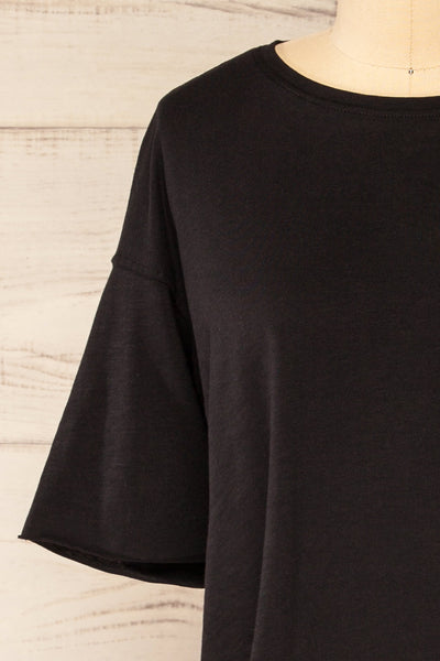 Lasin Black Raw-Edge Cropped T-Shirt | La petite garçonne front close-up