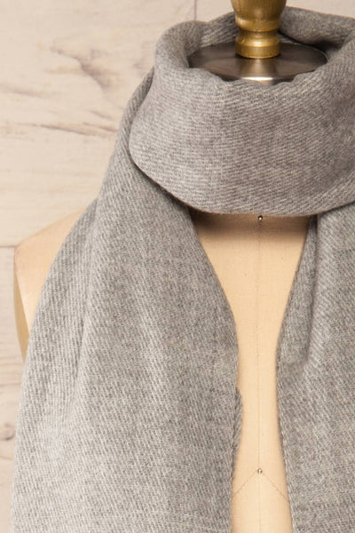 Le Baiser Grey Soft Knitted Scarf | La petite garçonne cross close-up