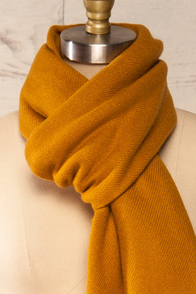 Le Baiser Mustard Soft Knitted Scarf | La petite garçonne knot close-up