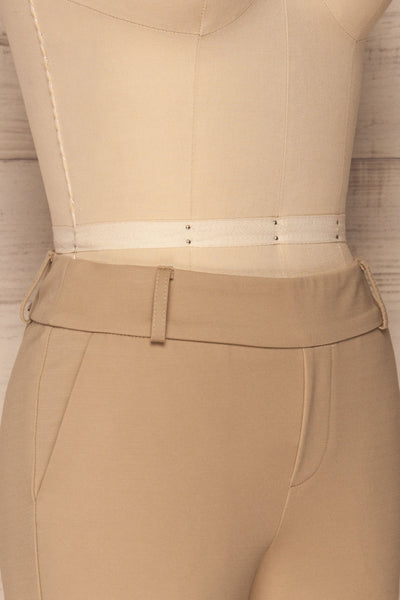 Lieksa Beige Bermuda Shorts w/ Pockets | La petite garçonne side close-up