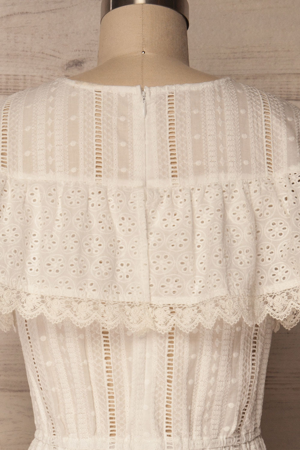 Lippelo | White Dress With Embroidery