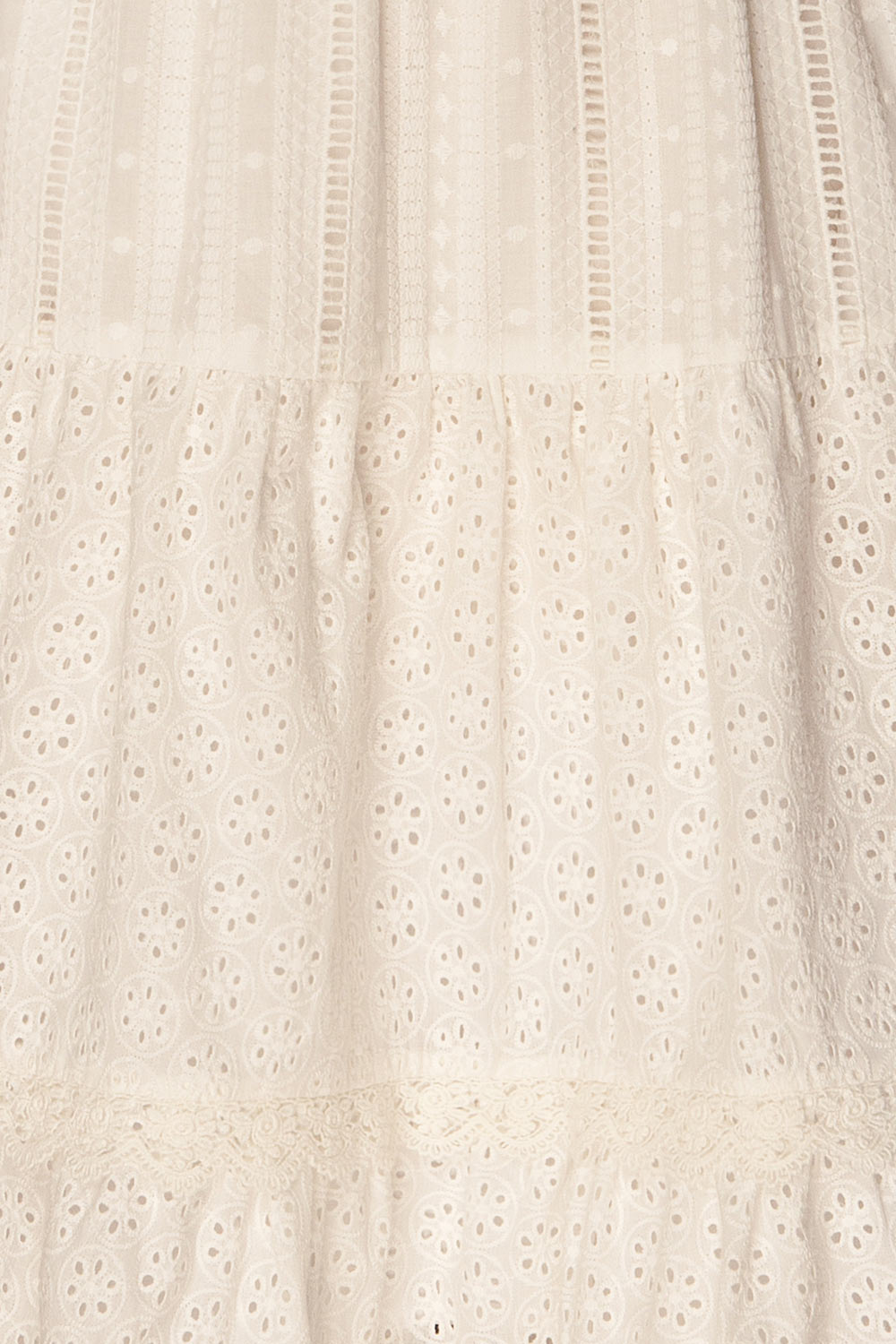 Lippelo | White Dress With Embroidery