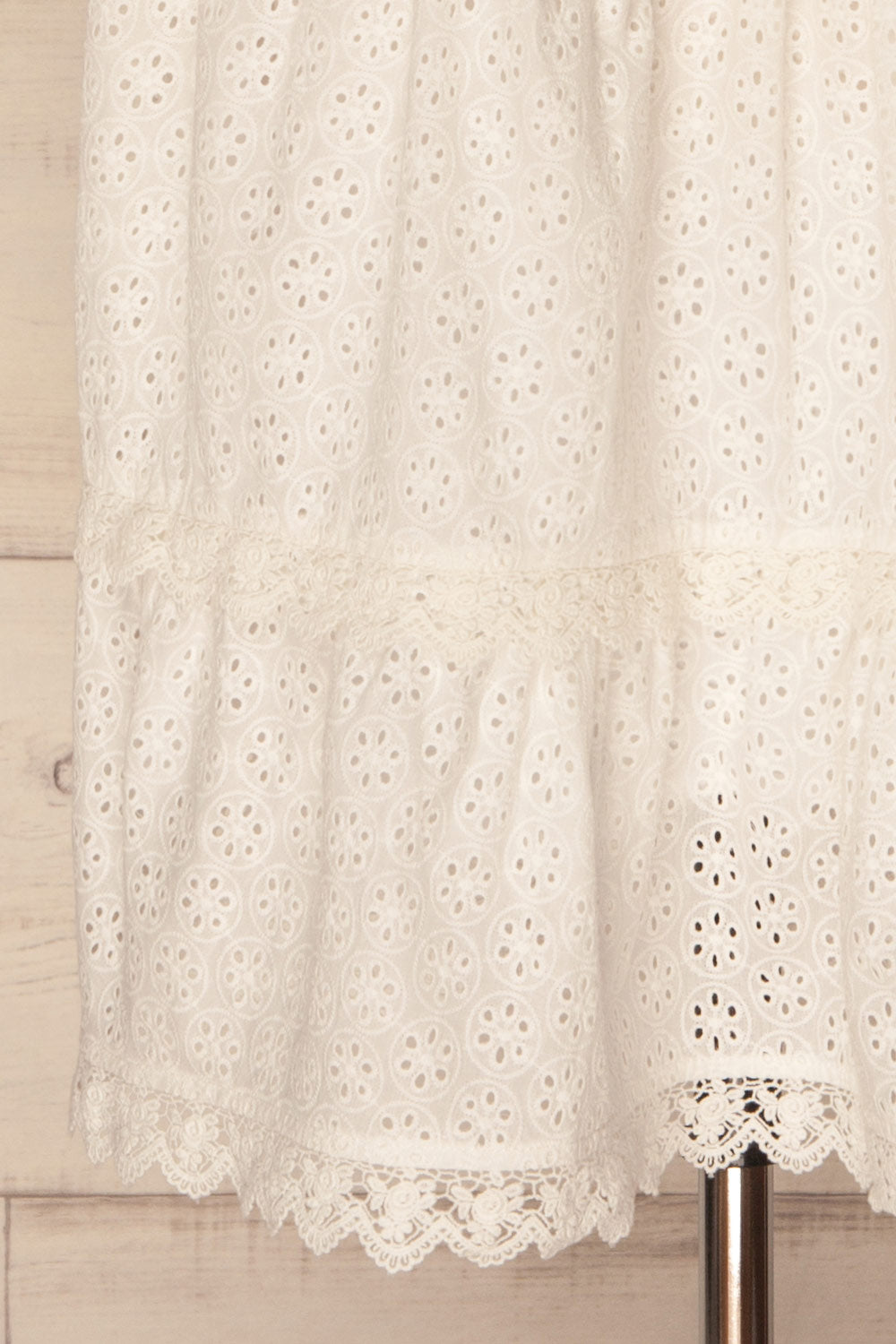 Lippelo | White Dress With Embroidery