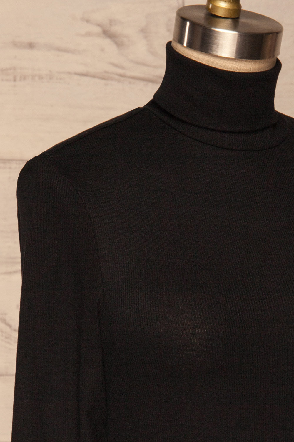 Loksa Black Turtleneck | Col Roulé Noir side close up | La Petite Garçonne