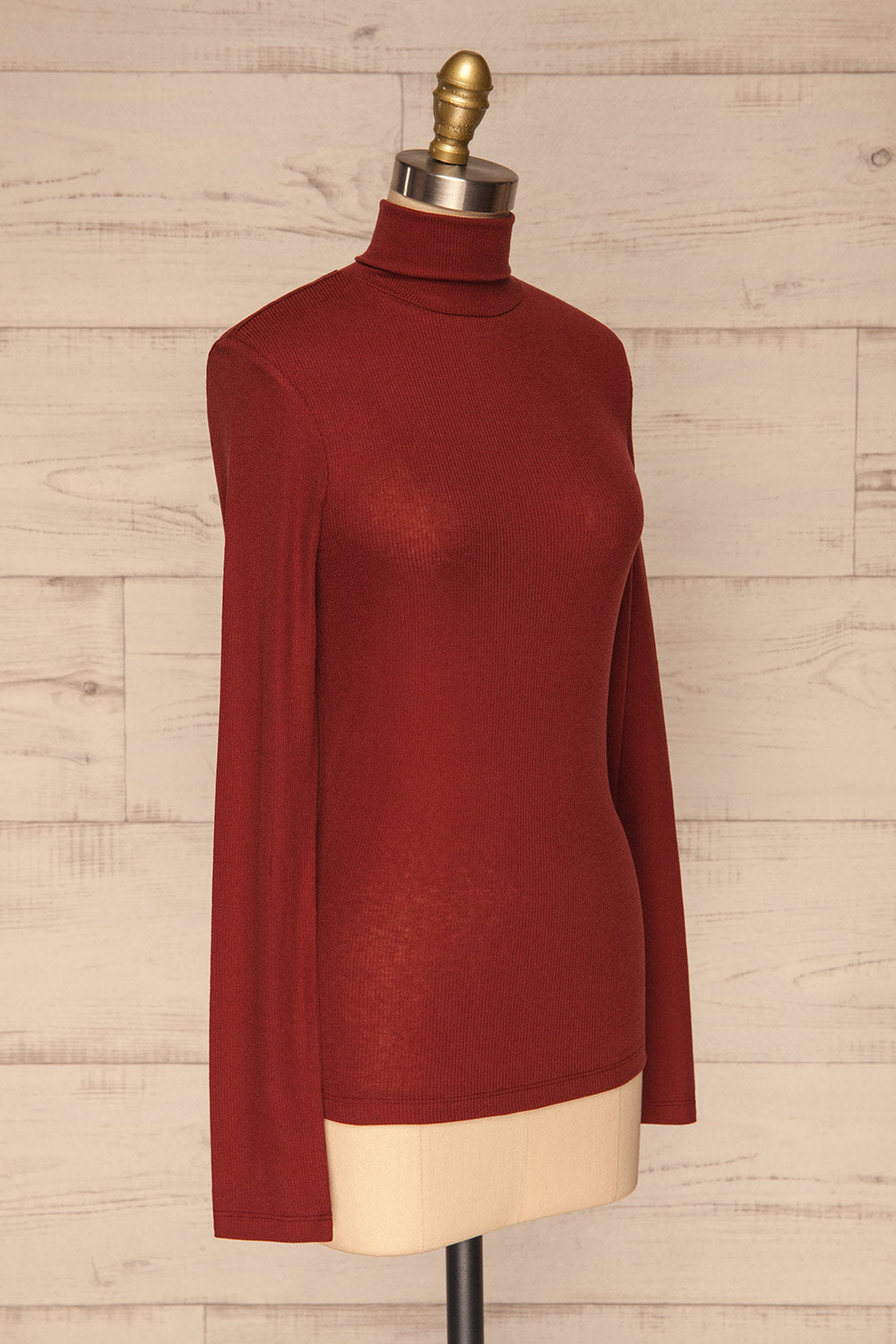 Loksa Brick | Red Turtleneck Top