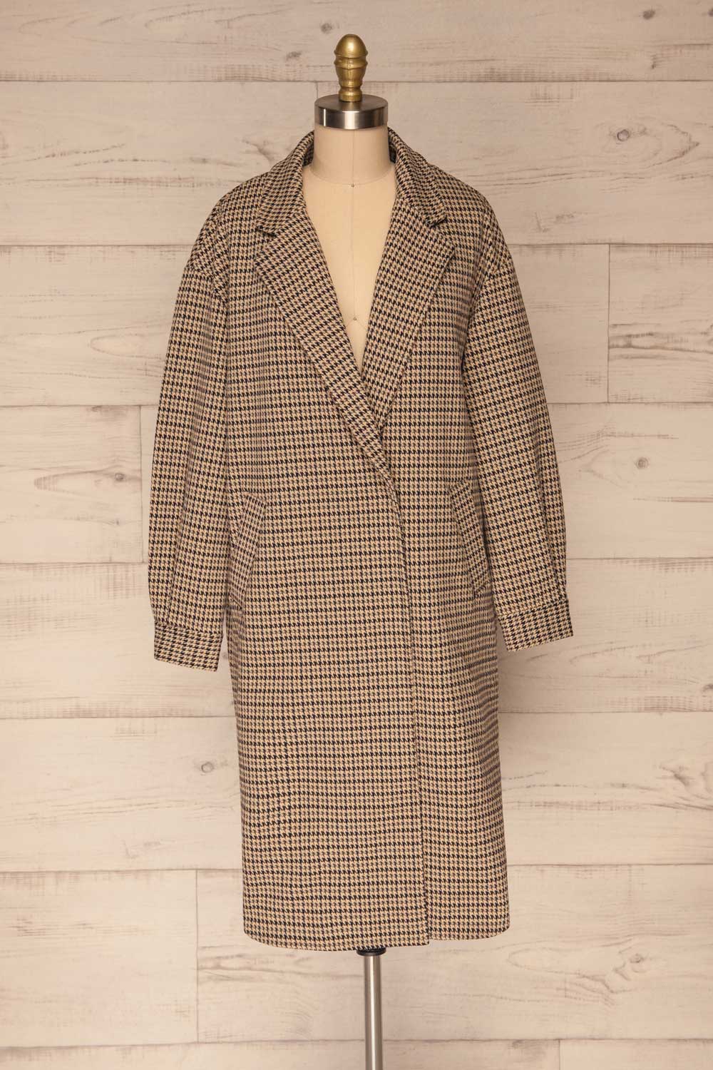 Londres Long Beige Houndstooth Coat | La petite garçonne front view