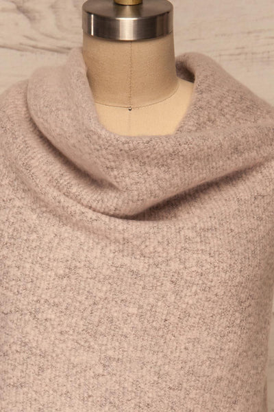 Lubartow Grey & Light Pink Fuzzy Scarf shawl close up | La petite garçonne