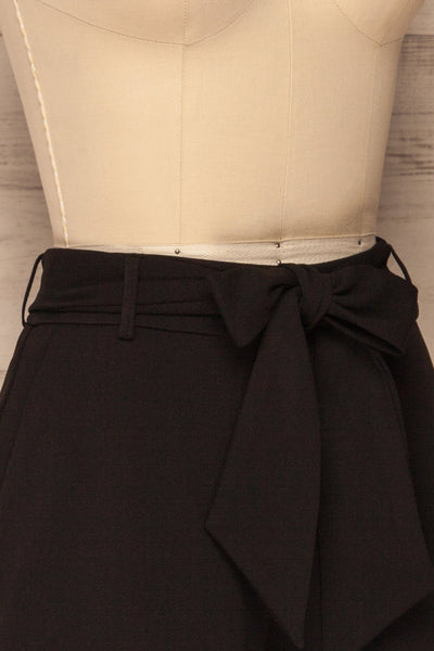 Lysekil Black Shorts w/ Pockets | La petite garçonne side close-up