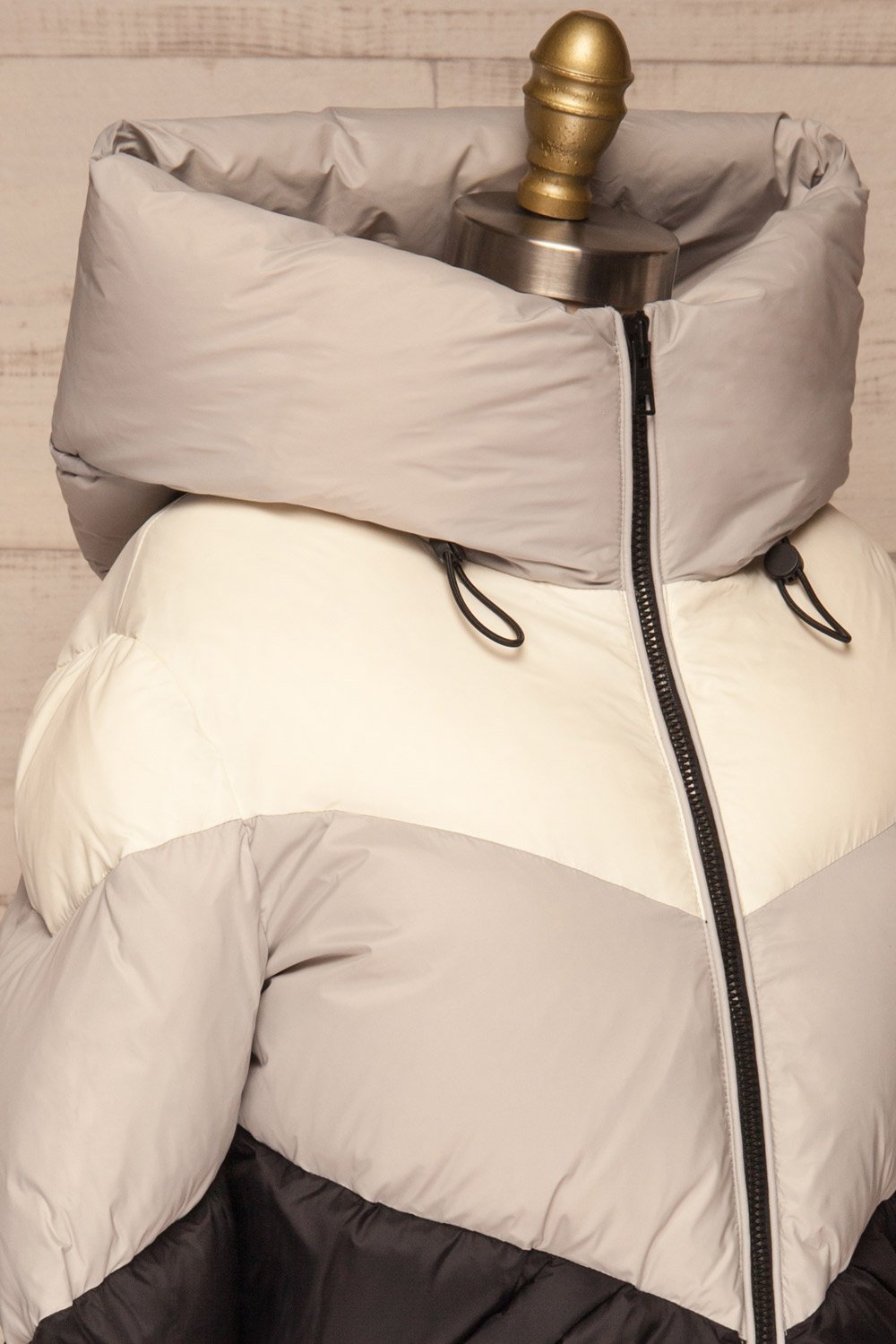 Milvina Black & White Coat | Manteau side close up | La Petite Garçonne