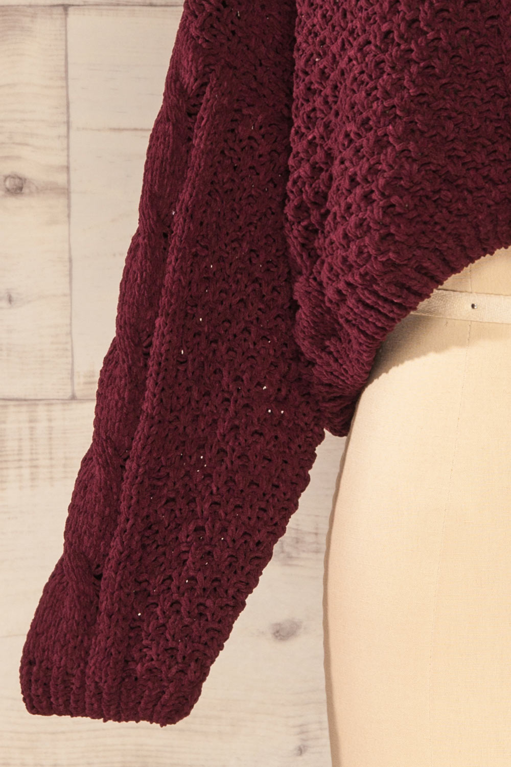 Nakka Burgundy Cropped Knit Sweater | La petite garçonne bottom 