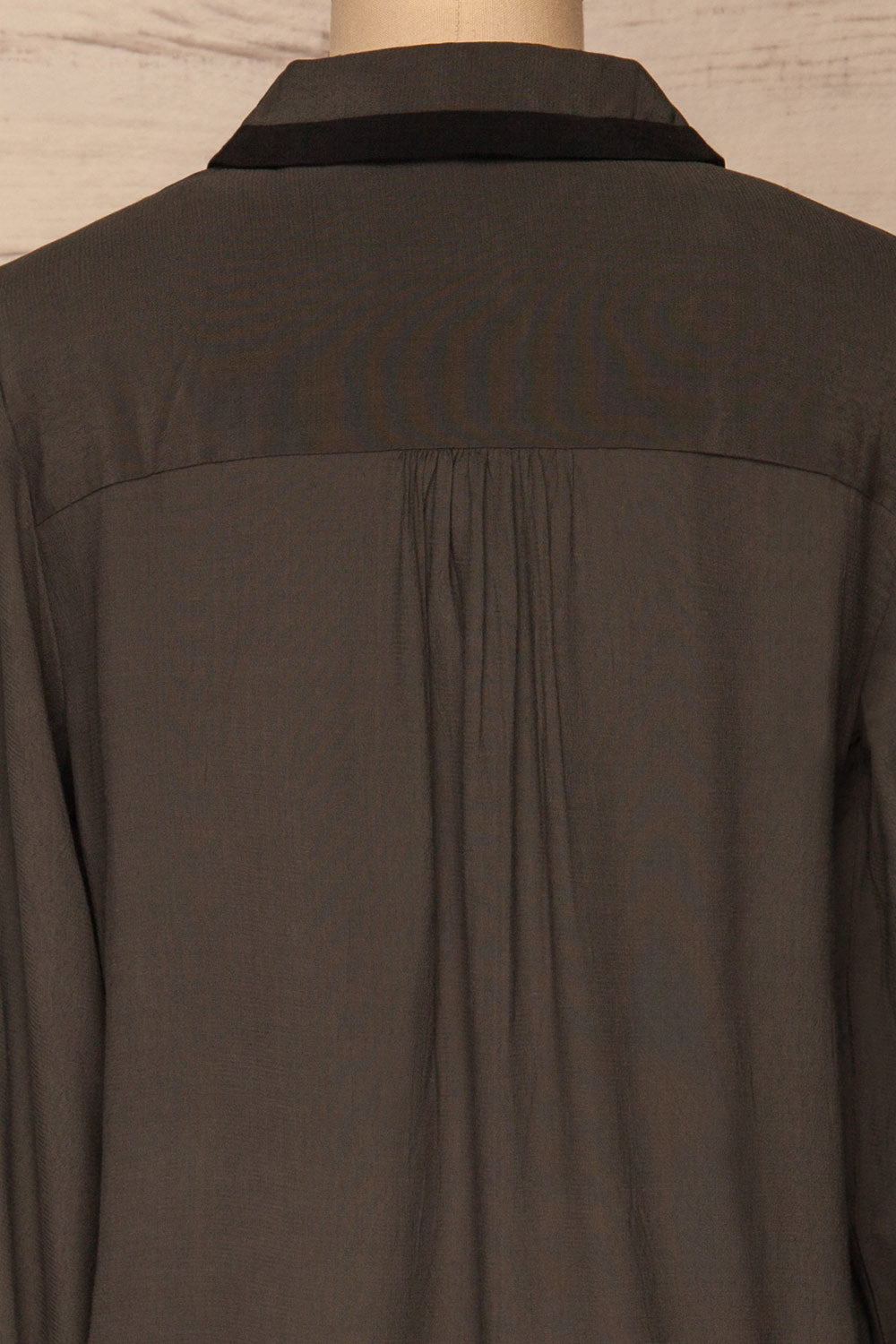 Nataf Dark Grey Blouse | Chemisier | La Petite Garçonne | back close-up