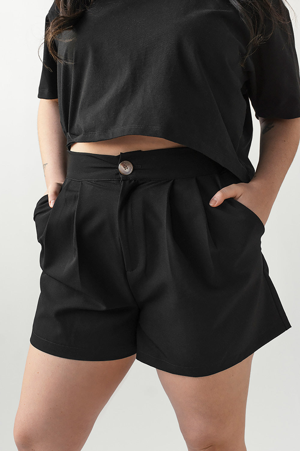 Dailystory Nina Black High-Waisted Shorts w/ Pleats | La petite garçonne on model