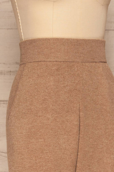 Ostrow Taupe Knitted Joggers w/ Pockets | La petite garçonne side close up