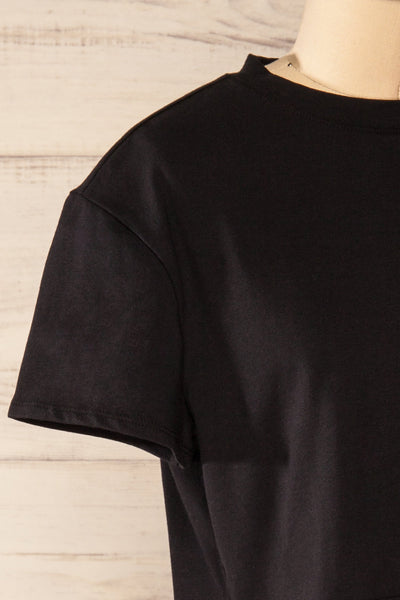 Ovca Black Cropped T-Shirt | La petite garçonne side close-up