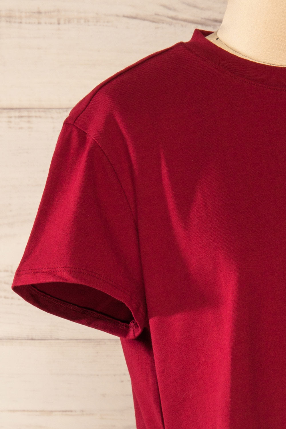 Ovca Burgundy Cropped T-Shirt | La petite garçonne side close-up