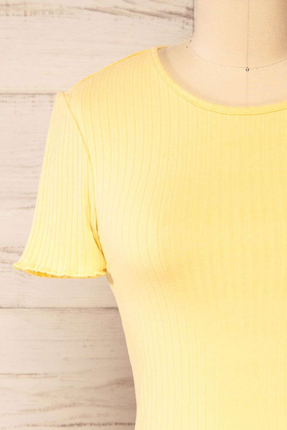 Paczkow Yellow Ribbed Lettuce-Edge T-Shirt | La petite garçonne front close-up