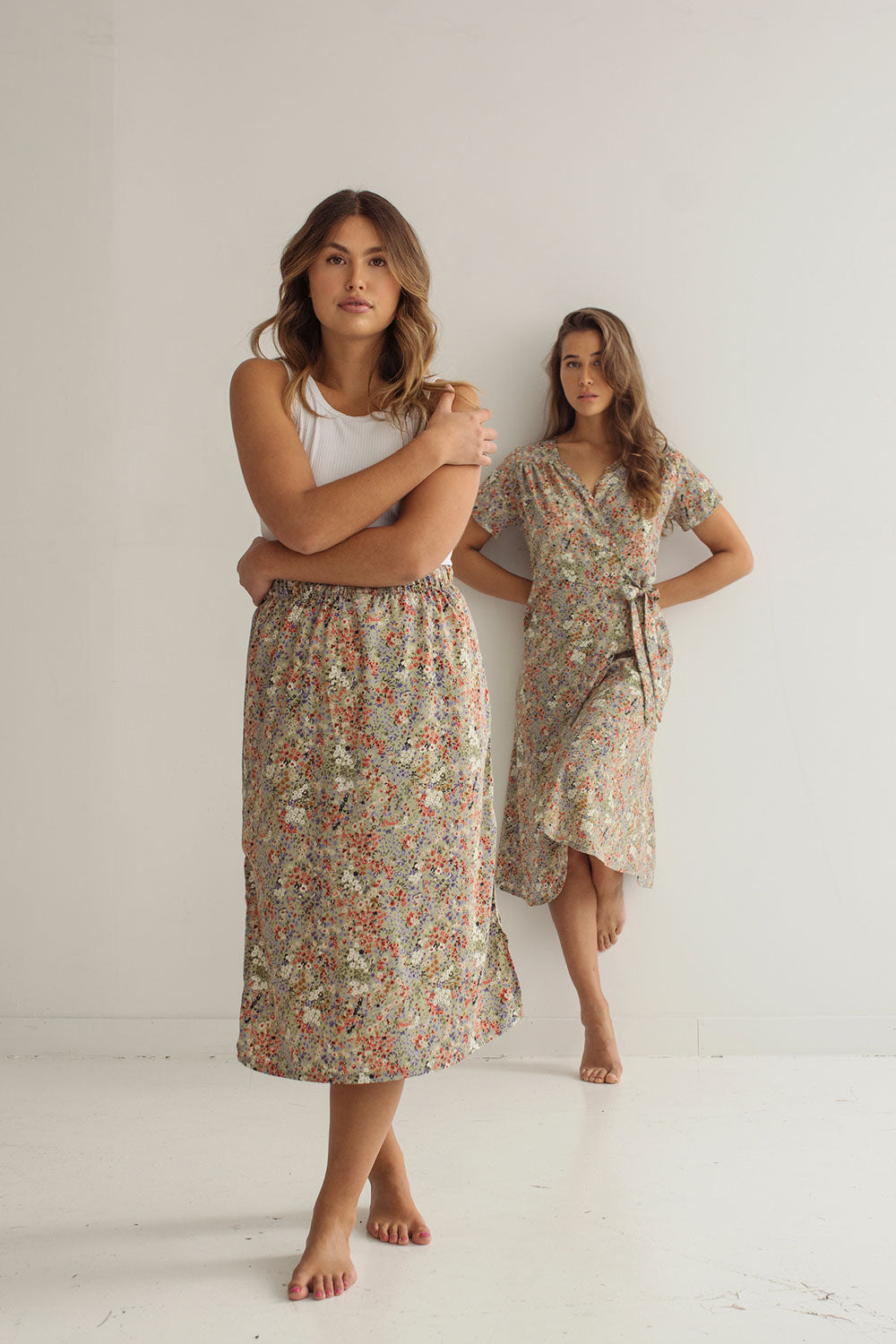 Dailystory  Pajai | Floral Print Midi Skirt w/ Elastic Waist photoshoot 