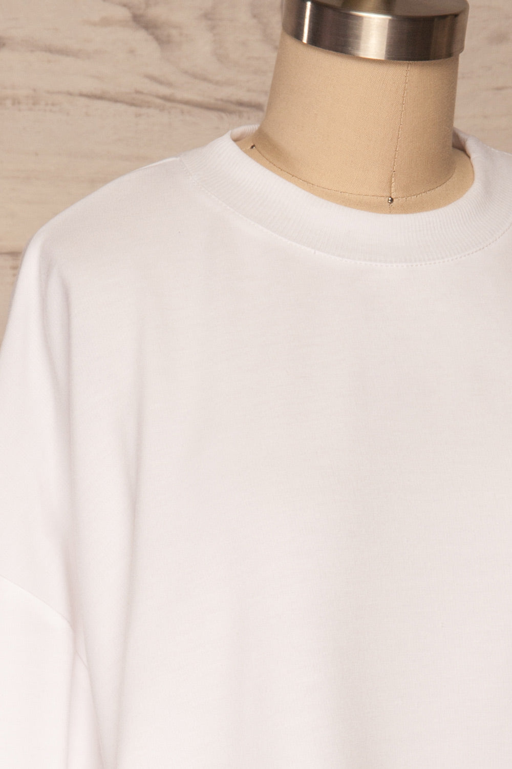 Pasklek White Long Sleeve Crop Top | La petite garçonne side close up