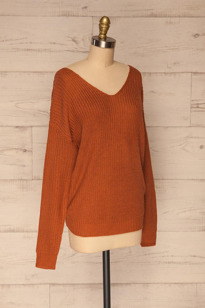 Patras Clay V-Neck Knitted Sweater | La petite garçonne side view