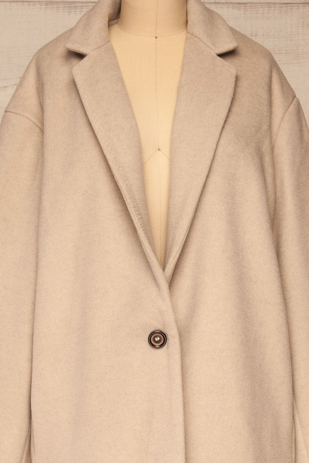 Pinczow Long Beige Wool Coat | La petite garçonne  front close-up
