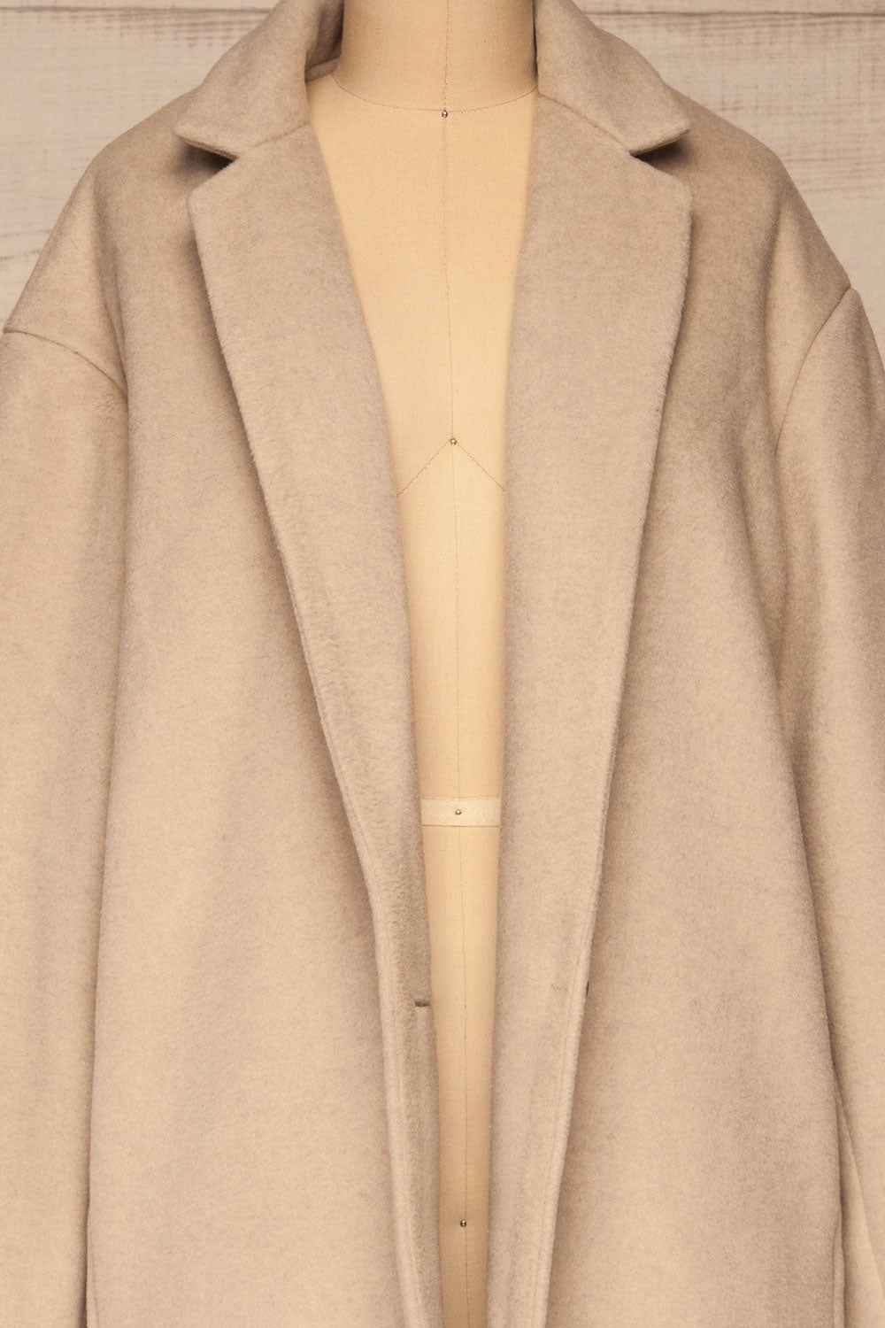 Pinczow Long Beige Wool Coat | La petite garçonne open close-up