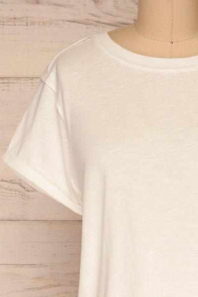 Quarreni White Crop T-Shirt | La petite garçonne front close-up