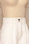 Ravenna White Mom Jeans w/ Pockets | La petite garçonne side close up