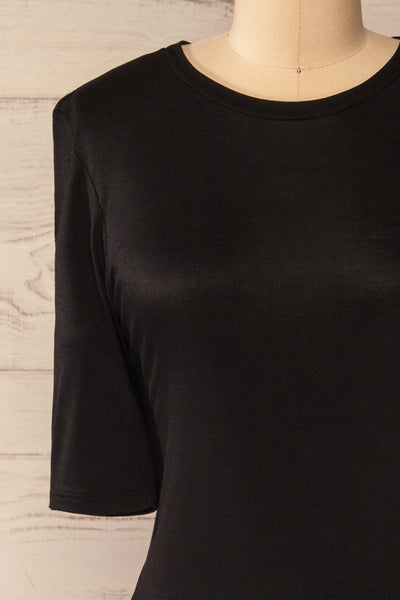 Renaix Black Fitted T-Shirt | La petite garçonne front close-up