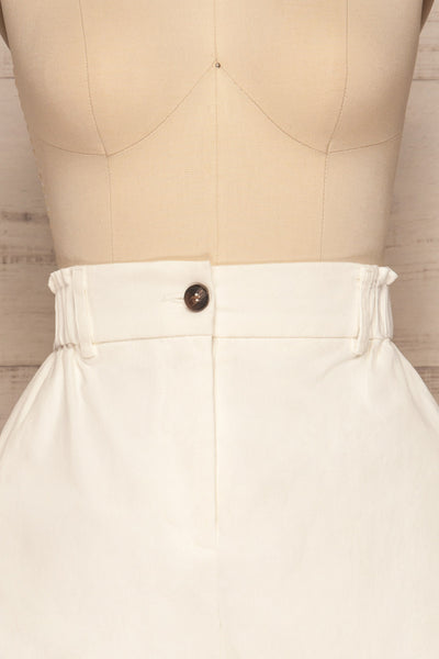 Ropsha White Cotton High-Waisted Shorts front close up | La petite garçonne