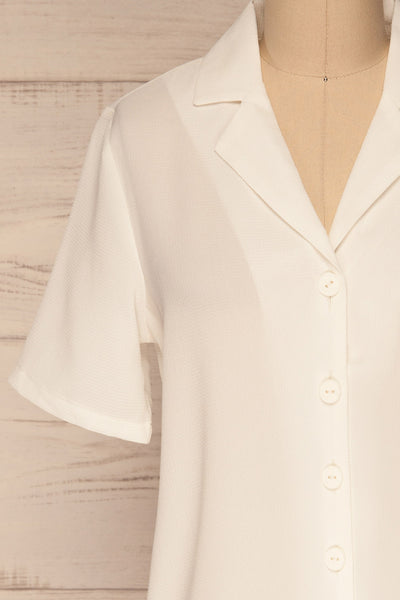 Rosarno White Crepe Short Sleeved Shirt | La petite garçonne front close-up