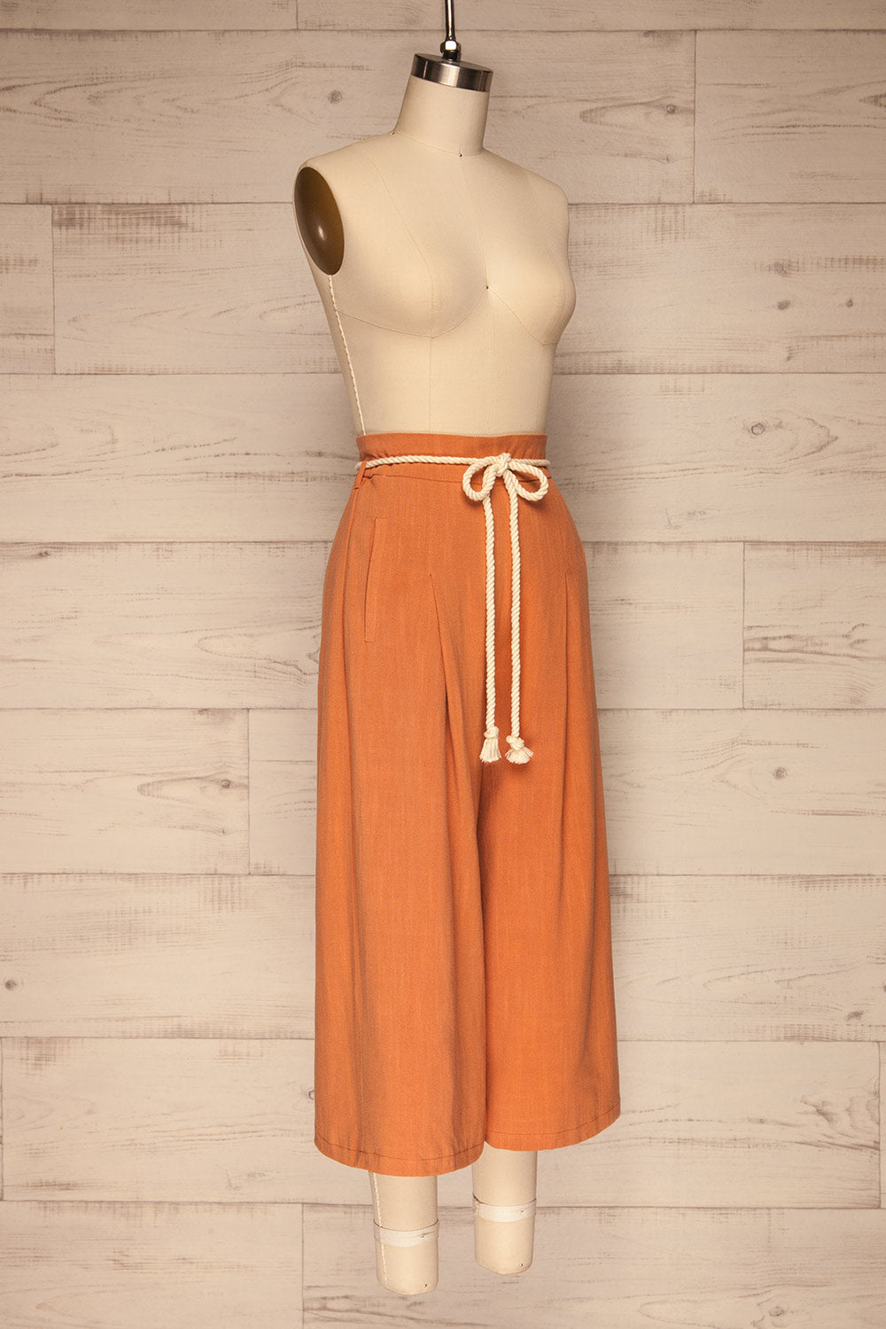 Rotello Orange High-Waisted Cropped Pants | La petite garçonne side view