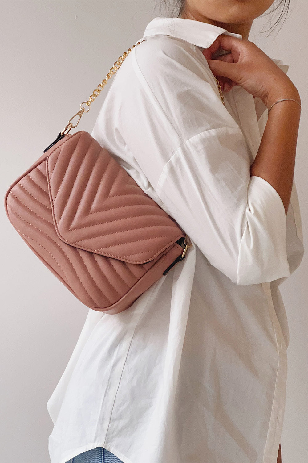 Rozamond Mauve Chevron Handbag w/ Coin Pouch | La petite garçonne on model