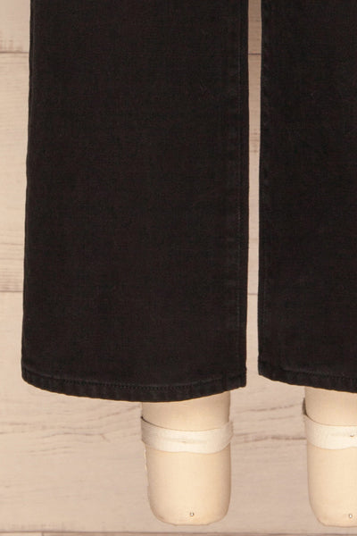 Rucka Black High-Waisted Flare Jeans legs | La petite garçonne