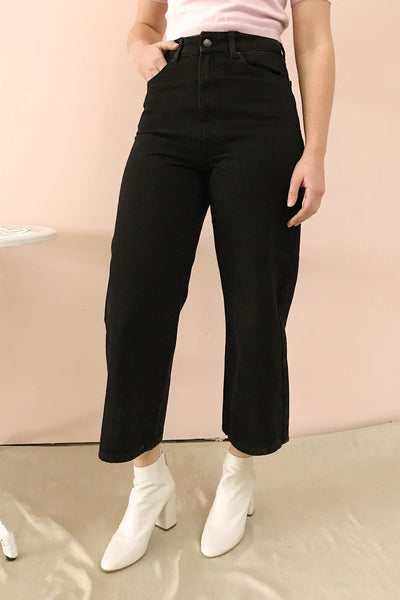 Rucka Black High-Waisted Flare Jeans | La petite garçonne model close up