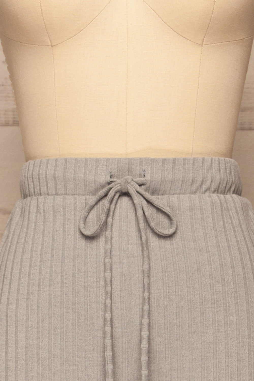 Set Shelyza Grey Crop Top & Pants | La petite garçonne front pants close-up