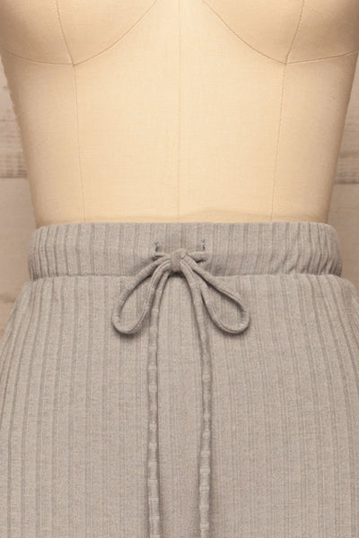 Set Shelyza Grey Crop Top & Pants | La petite garçonne front pants close-up